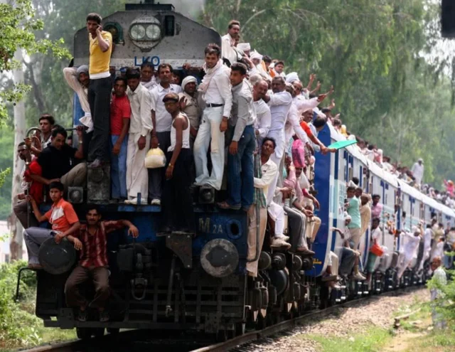 印度人为何喜欢爬火车？