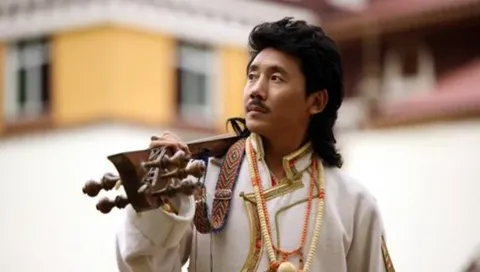 藏族同胞为何有名无姓？
